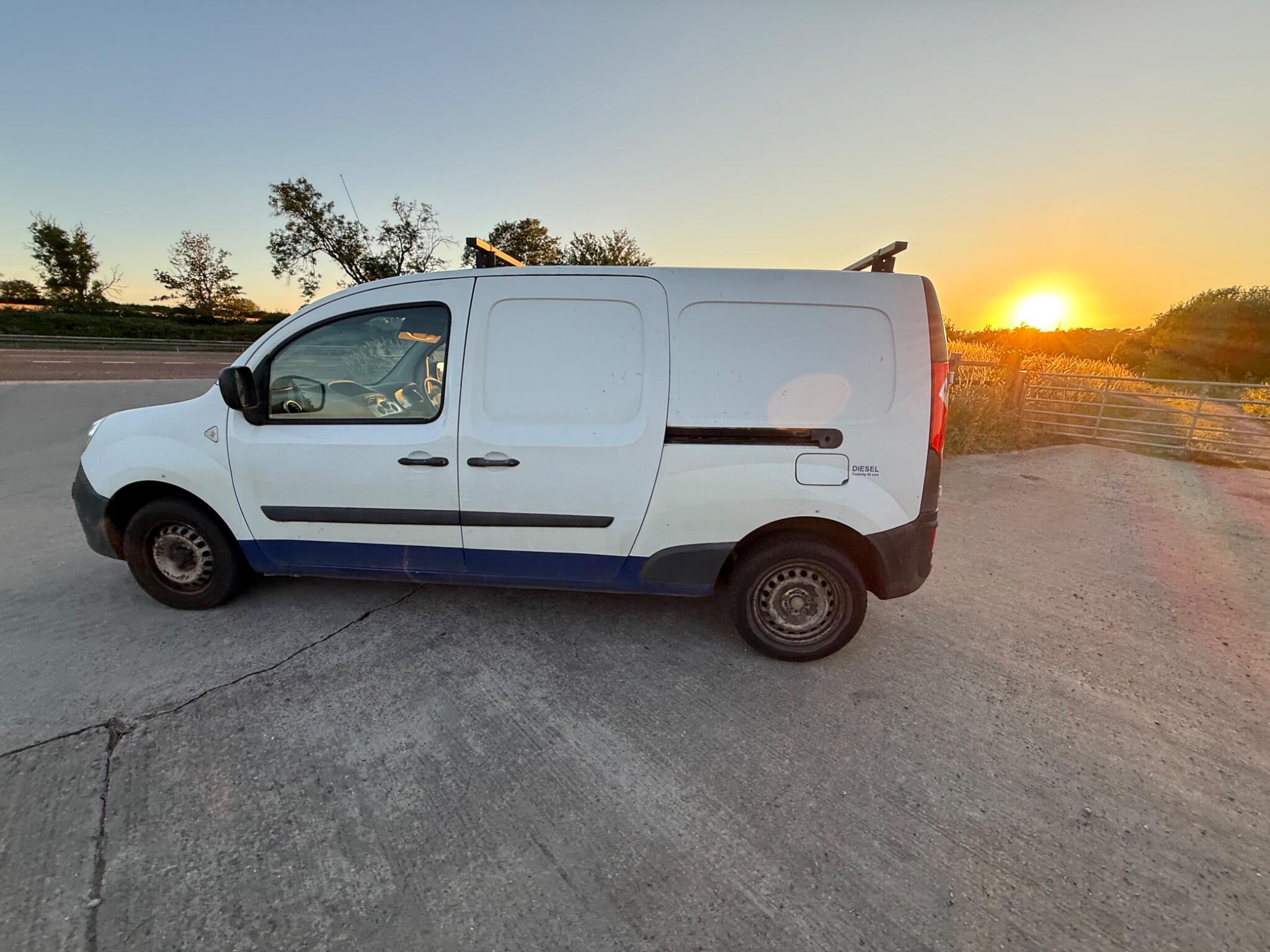 Renault Kangoo Maxi 1.5 LL21 dCi FWD L3 H1 4dr — photo 46 of 68